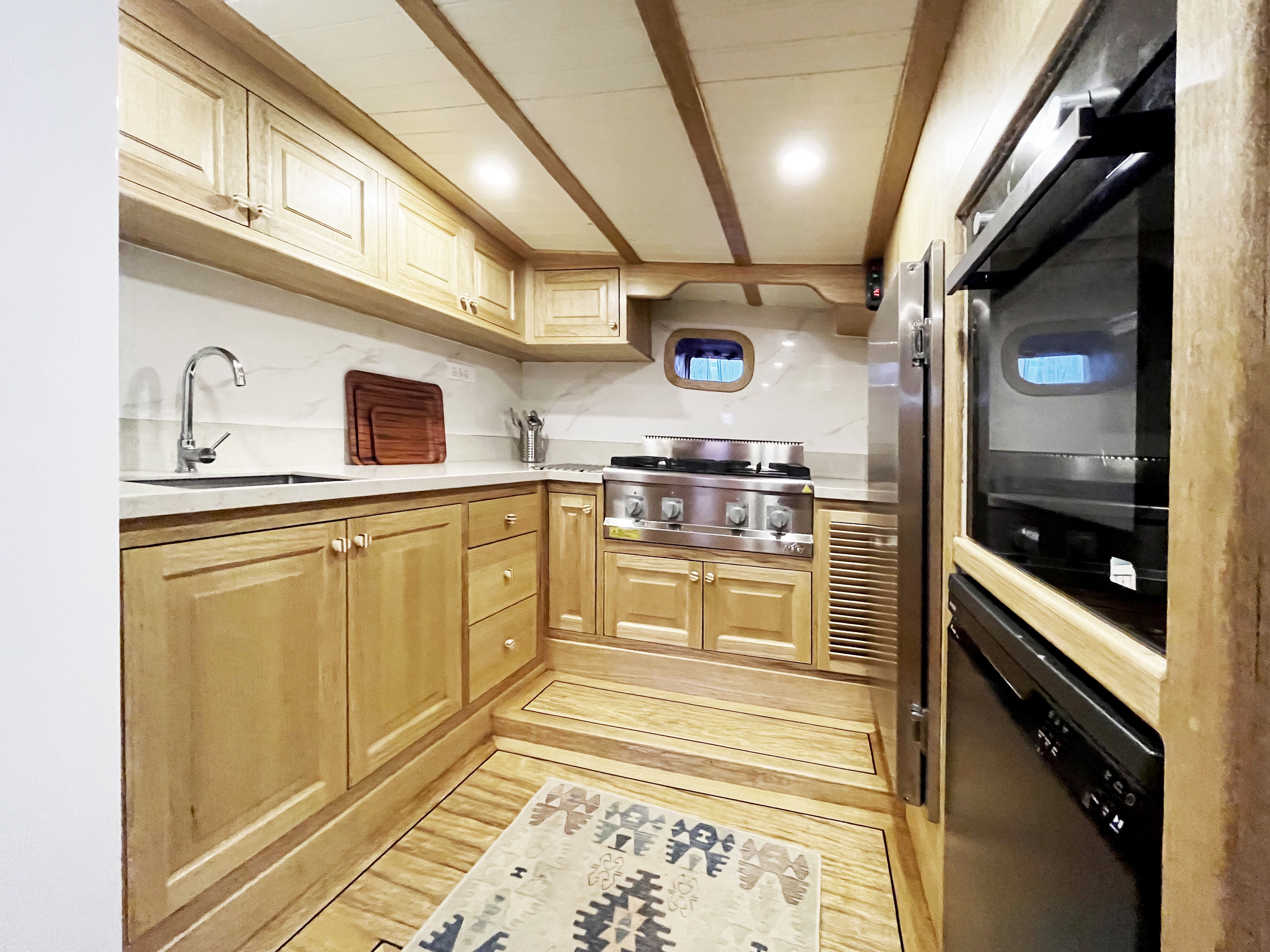 Everday Holiday Yachting